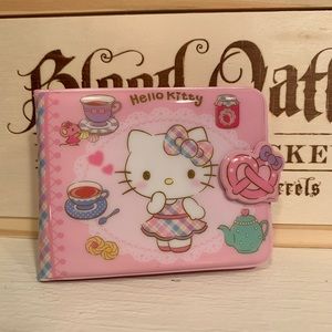 hello kitty vinyl wallet